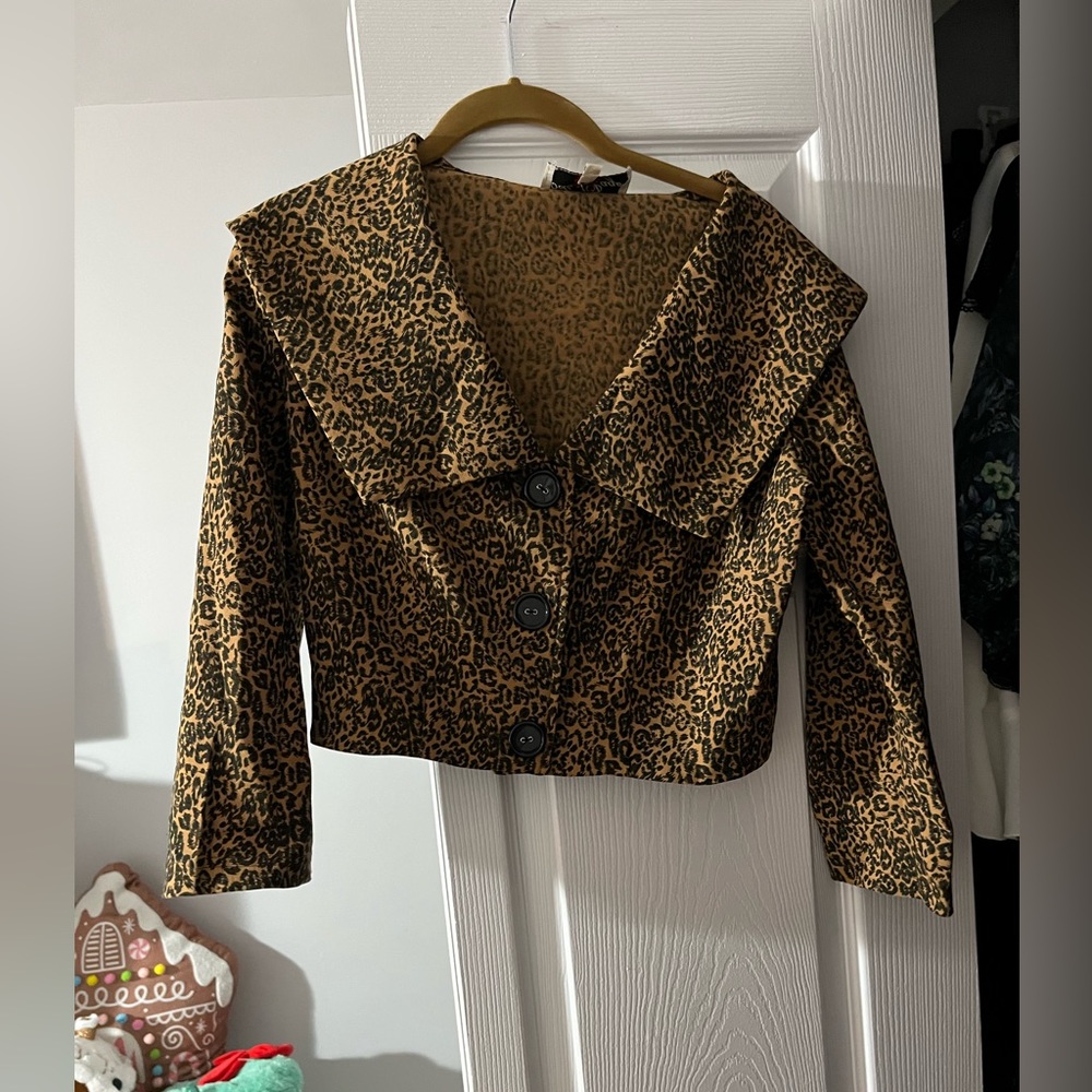 Bettie page by Tatyana mini leopard cape